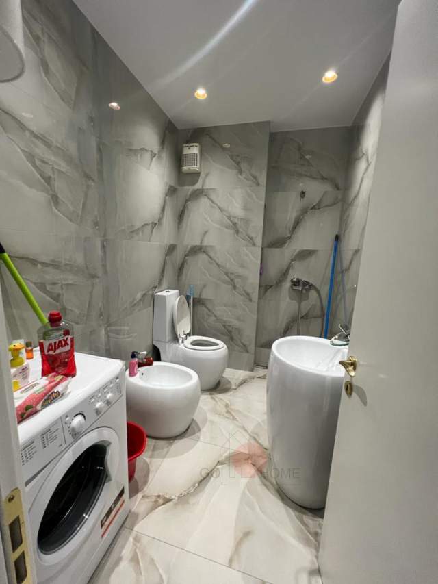 Tirane, jepet me qera apartament 1+1 Kati 9, 65 m² 700 Euro (ZOGU ZI)