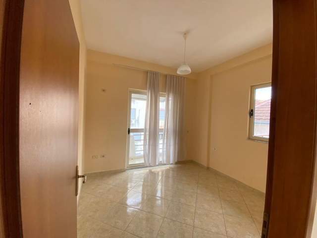 Tirane, shitet apartament 1+1+A+BLK Kati 4, 68 m² 54.000 Euro/m2 (Rruga Kongresi Manastirit)