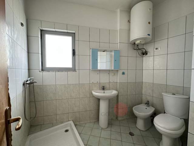 Tirane, shitet apartament 2+1+BLK Kati 3, 87 m² 80.000 Euro (Pallatet e Verdha)