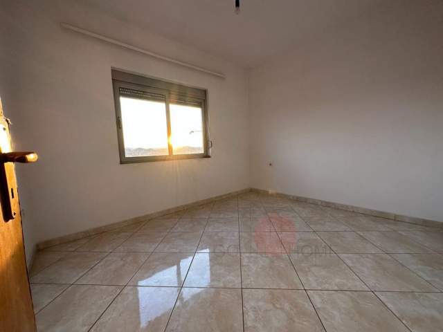 Tirane, shitet apartament 2+1+BLK Kati 3, 87 m² 80.000 Euro (Pallatet e Verdha)