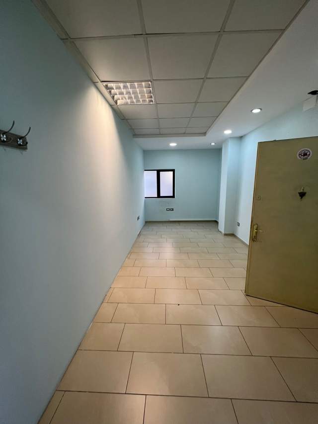Tirane, jepet me qera ambjent biznesi Kati 2, 115 m² 500 Euro (21 Dhjetori)