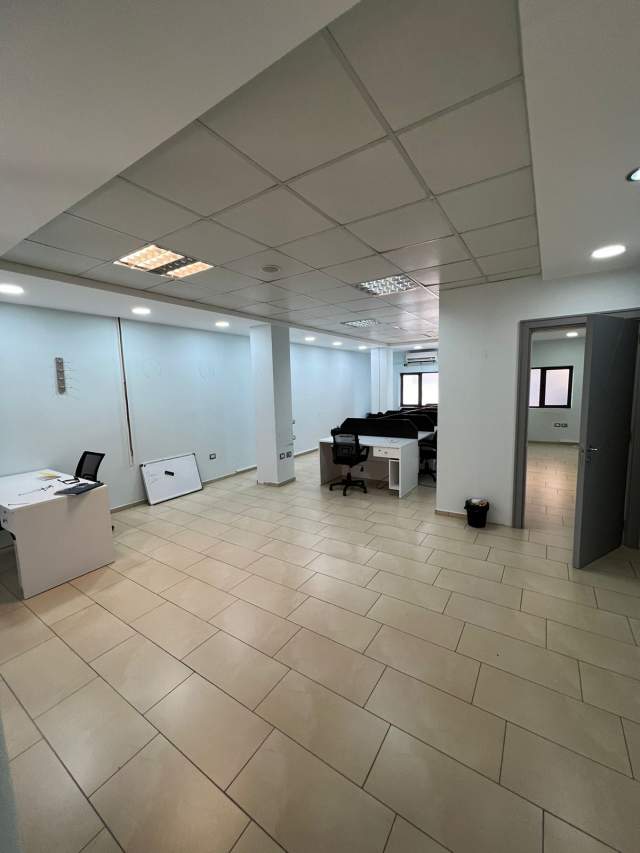 Tirane, jepet me qera ambjent biznesi Kati 2, 115 m² 500 Euro (21 Dhjetori)