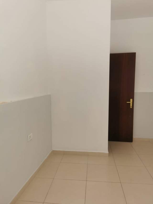 Tirane, jepet me qera ambjent biznesi Kati 1, 28 m² 270 Euro