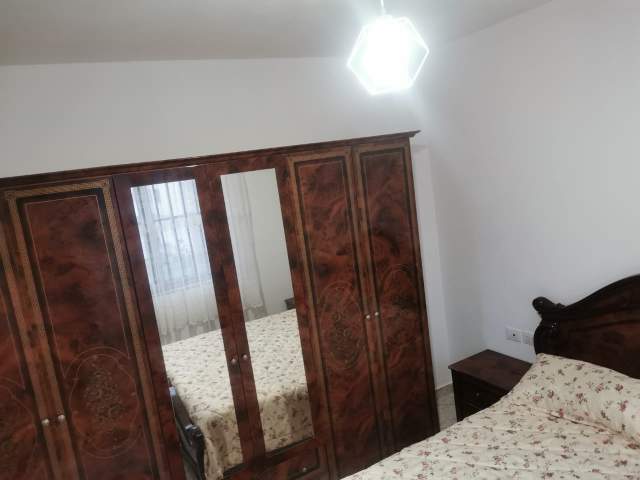 Tirane, jepet me qera apartament 1+1 Kati 1, 67 m² 25.000 Leke (Rruga e Thesarit)