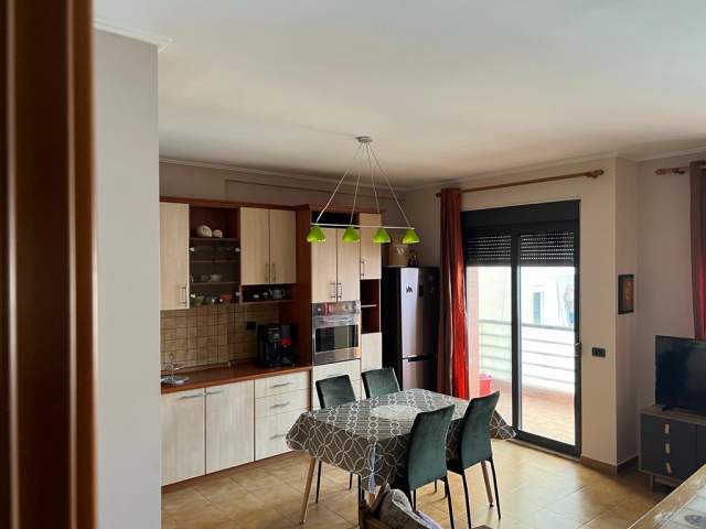 Tirane, ofert apartament 2+1 Kati 5, 105 m² 200.000 Euro (Qemal Stafa)