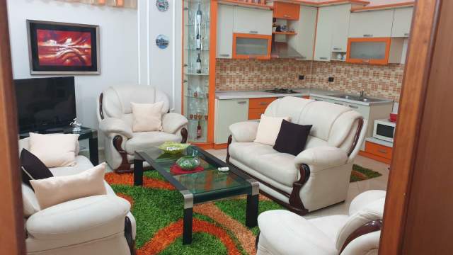 Tirane, jepet me qera apartament 2+1 Kati 1, 90 m² 500 Euro (Rruga e Durrsit)