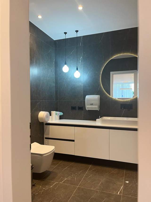 Tirane, jepet me qera ambjent biznesi Kati 5, 134 m² 1.500 Euro (Ismail Qemali)