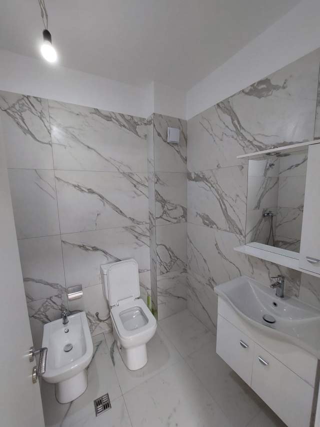 Tirane, jepet me qera apartament 2+1+BLK Kati 5, 97 m² 450 Euro (Astir, Vila L)
