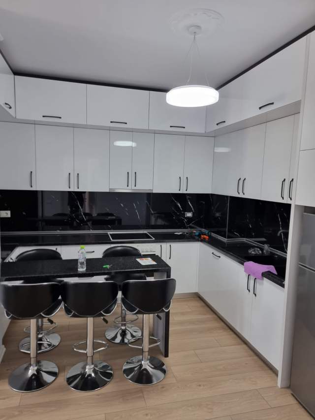Tirane, jepet me qera apartament 1+1 Kati 3, 75 m² 400 Euro (Yzberisht)