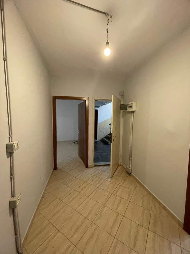 Tirane, jepet me qera apartament 2+1+BLK Kati 1, 75 m² 35.000 Leke (Rruga Kongresi i Lushnjes)