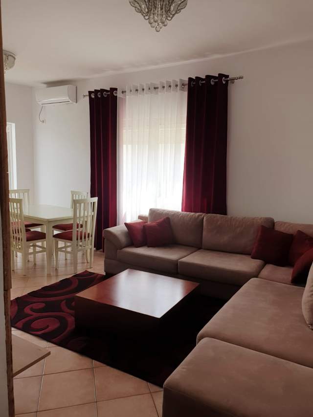 Tirane, jepet me qera apartament Kati 1, 60 m²  (Pallatet Cabej)