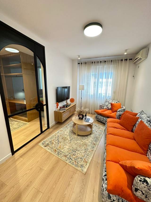 Tirane, jepet me qera apartament 1+1 Kati 7, 65 m² 700 Euro (Bulevardi Bajram Curri)