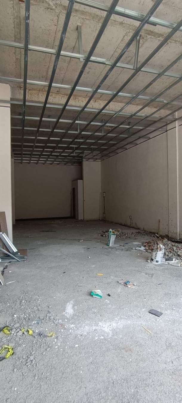 Tirane, jepet me qera ambjent biznesi Kati 0, 102 m² 800 Euro (Shkoze)