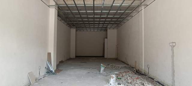 Tirane, jepet me qera ambjent biznesi Kati 0, 102 m² 800 Euro (Shkoze)