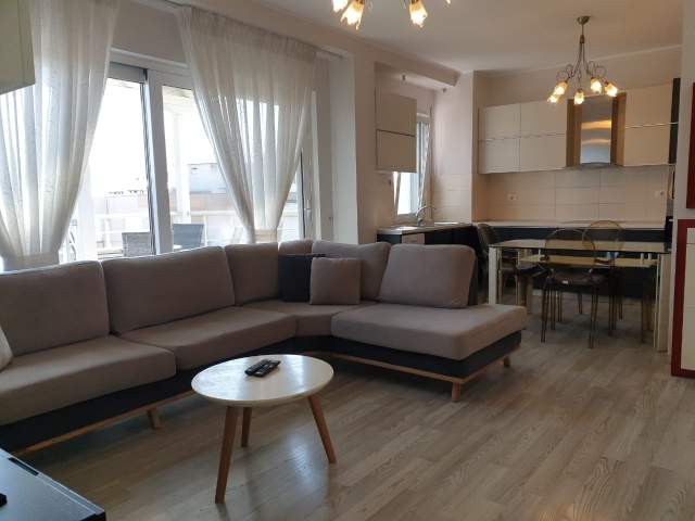 Tirane, jap me qera apartament 2+1+BLK Kati 5, 105 m² 600 Euro (Rruga Peti)