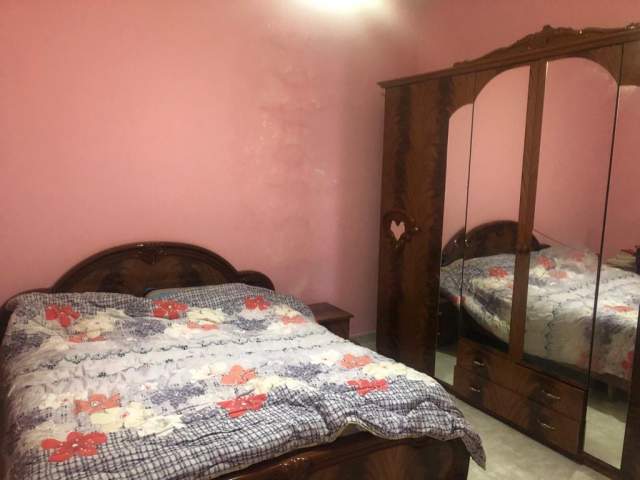 Tirane, jepet me qera 107 m² 300 Euro (Rruga Kastriotet)