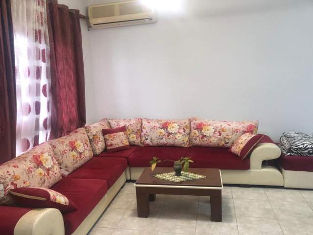 Tirane, jepet me qera 107 m² 300 Euro (Rruga Kastriotet)
