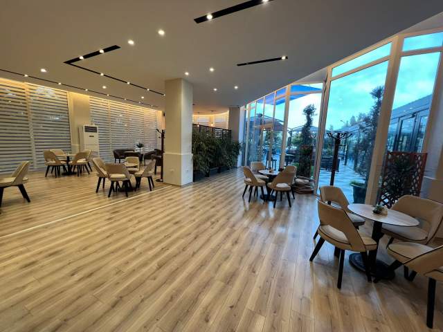 Tirane, jap me qera lokal Kati 0, 560 m² 4.000 Euro (liqeni i thate)