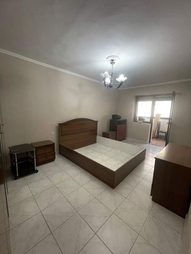 Tirane, jepet me qera 100 m² 40.000 Leke (rruga e dibres)