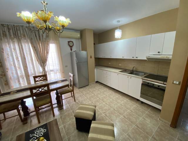 ofert apartament 90 m² 550 Euro (Rruga E kavajes)