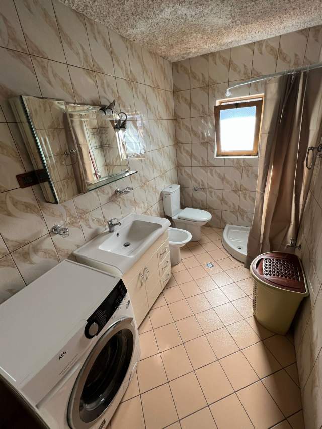 Tirane, jepet me qera apartament 40.000 Leke (Asim Vokshi)