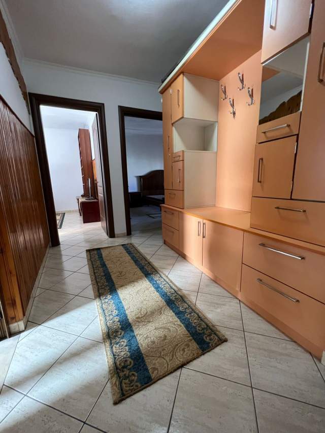 Tirane, jepet me qera apartament 40.000 Leke (Asim Vokshi)