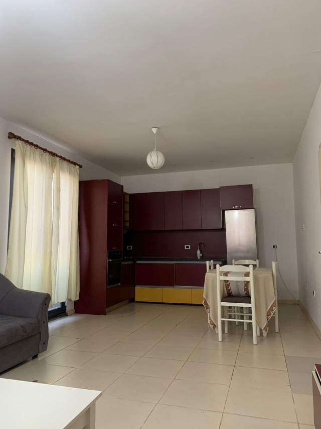 Tirane, jepet me qera apartament 2+1 140 m² 400 Euro (Astir, Vila L)