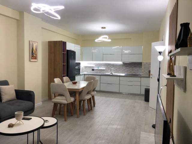 Tirane, ofert 120 m² 460 Euro (Rruga Loni Ligori)
