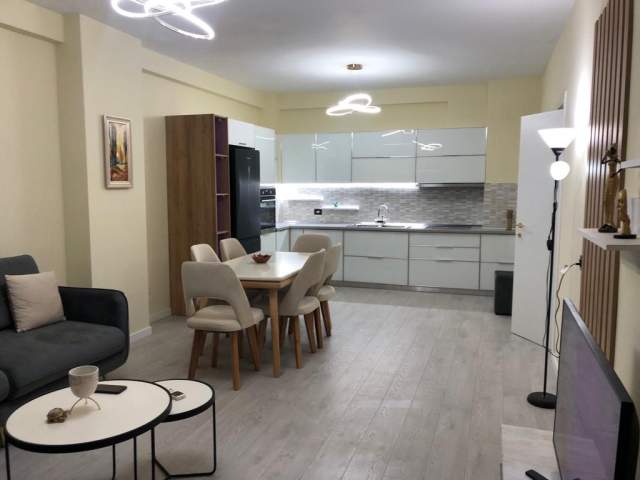 Tirane, ofert 120 m² 460 Euro (Rruga Loni Ligori)