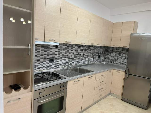 Tirane, jepet me qera apartament 65 m² 400 Euro (Kodra e diellit)