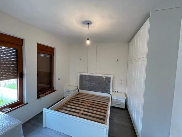 Korce, jepet me qera shtepi 2 Katshe Kati 2, 300 m² 250 Euro (Barç, Korçë)