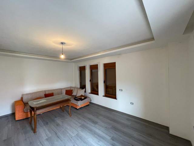 Korce, jepet me qera shtepi 2 Katshe Kati 2, 300 m² 250 Euro (Barç, Korçë)