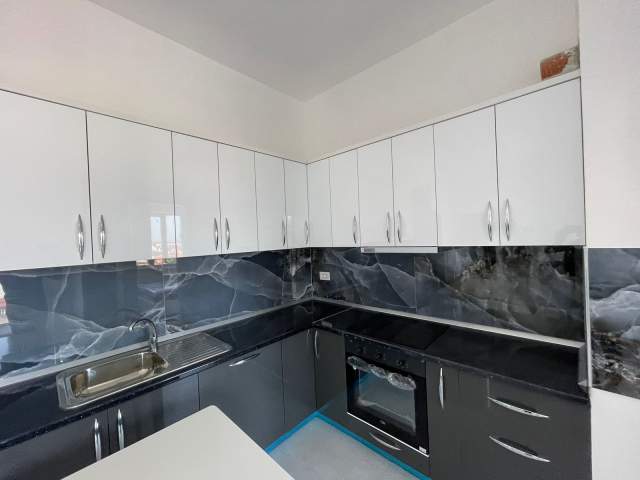 Tirane, jepet me qera 2+1+BLK Kati 3, 85 m² 300 Euro