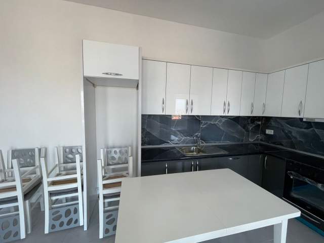 Tirane, jepet me qera 2+1+BLK Kati 3, 85 m² 300 Euro