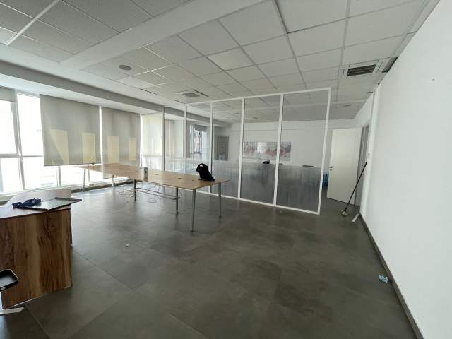 Tirane, jepet me qera zyre Kati 2, 295 m² 1.850 Euro (21 Dhjetori)