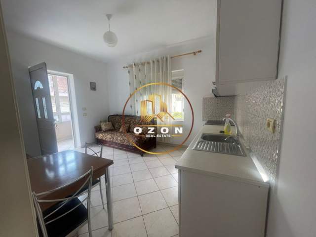 Tirane, jepet me qera apartament 1+1+A+BLK Kati 2, 55 m² 300 Euro (LAPRAKE)