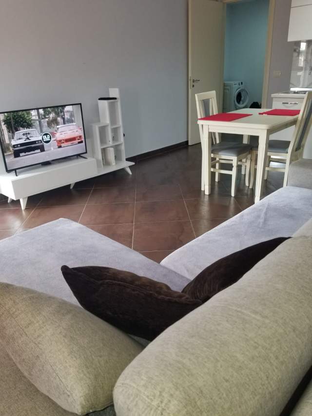 Tirane, jepet me qera apartament 1+1+BLK Kati 3, 60 m² 400 Euro (Hamdi Sina)