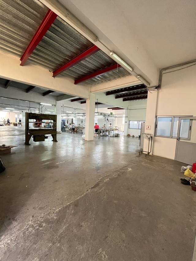 Tirane, jepet me qera ambjent biznesi Kati 4, 1.600 m² 4.800 Euro (Autostrada Tirane-Durres)