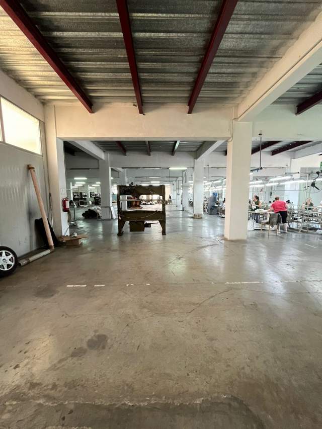 Tirane, jepet me qera ambjent biznesi Kati 4, 1.600 m² 4.800 Euro (Autostrada Tirane-Durres)