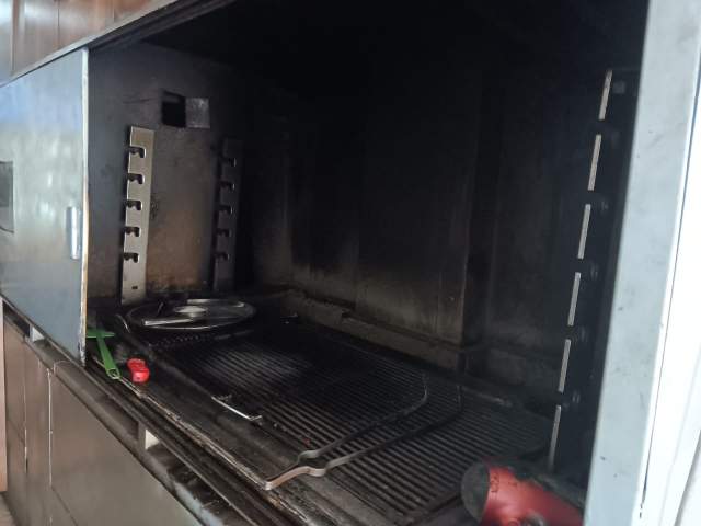 Tirane, shes ZGARE PER PJEKJE QINGJI NE HELL 2.000 Euro