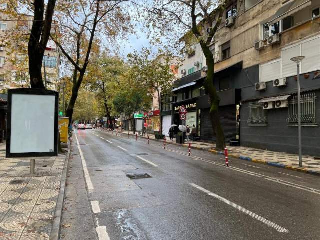 Tirane, Shitet Ambient Biznesi Kati 0, 100 m² 350.000 Euro (Rruga Hoxha Tahsin)