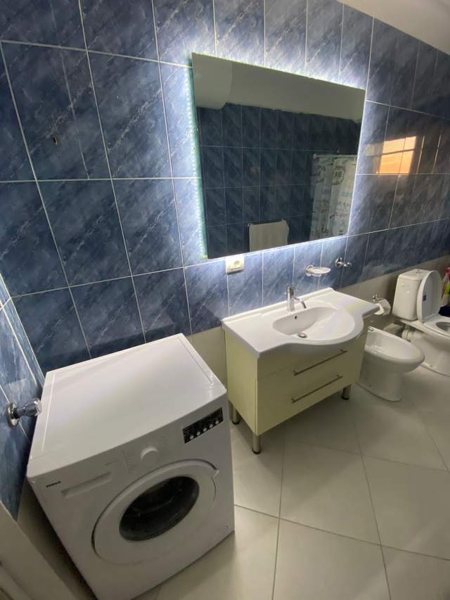 Tirane, jepet me qera apartament 1+1 Kati 5, 60 m² 400 Euro (Te Vasil Shanto, Prane KESH)