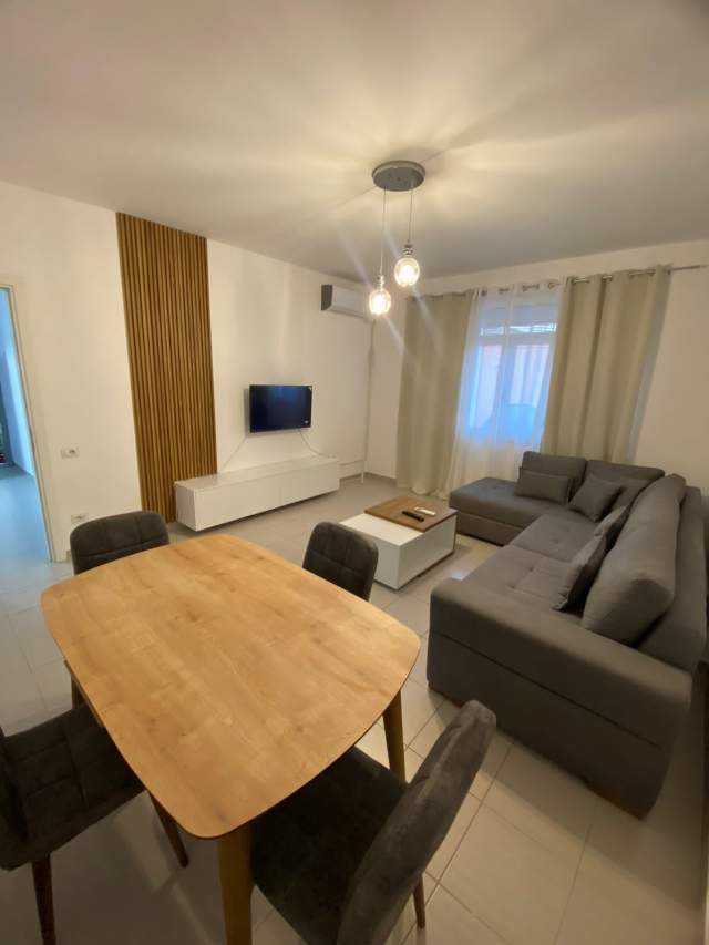 Tirane, jepet me qera apartament 1+1 Kati 5, 60 m² 400 Euro (Te Vasil Shanto, Prane KESH)
