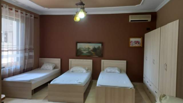Tirane, jepet me qera apartament 50 m² 32.000 Leke (Medrese)