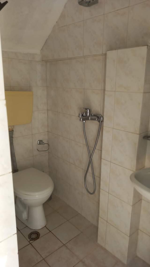 Tirane, jepet me qera apartament 50 m² 32.000 Leke (Medrese)