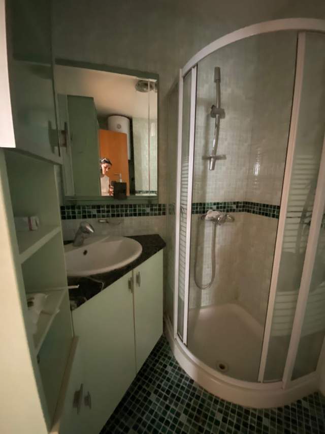 Tirane, jepet me qera ambjent biznesi Kati 3, 90 m² 700 Euro