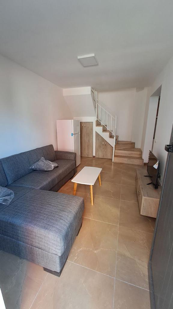 Tirane, shitet apartament duplex Kati 0, 57.000 Euro (Rruga e Dibres)