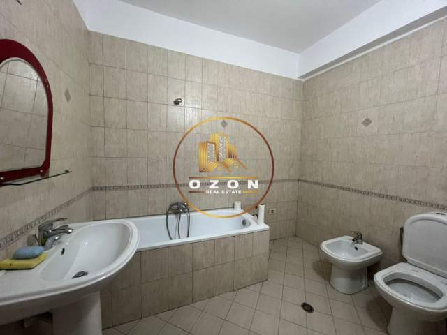 Tirane, jepet me qera apartament 2+1+A+BLK Kati 2, 106 m² 800 Euro (RRUGA E KAVAJES)
