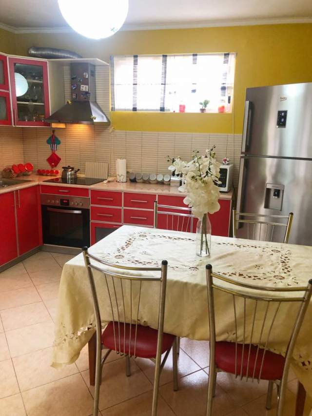 Tirane, shitet shtepi 1 Katshe Kati 0, 100 m² 450 Euro (Klinika Iraniane)