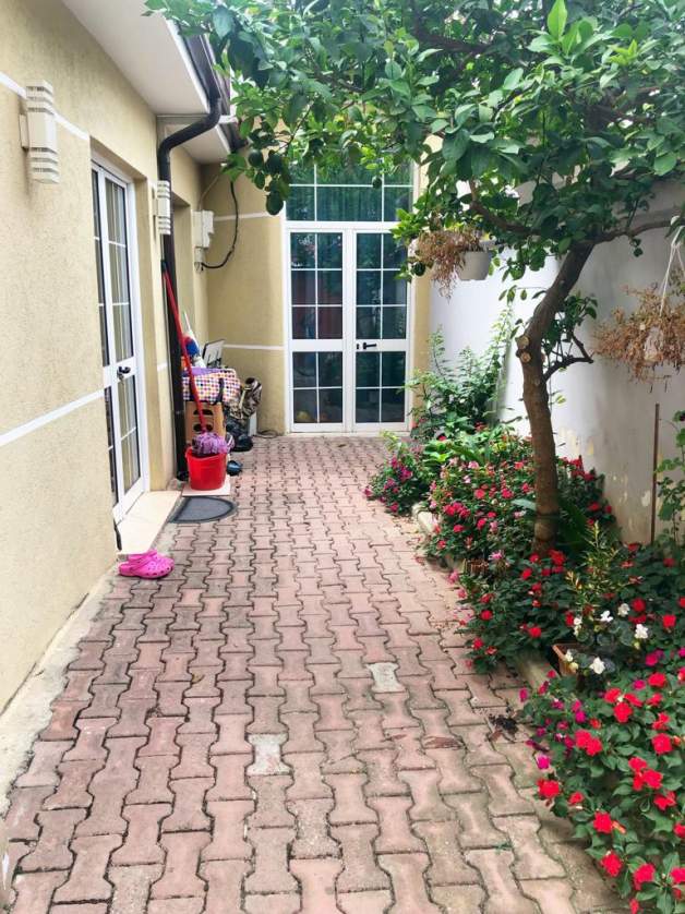Tirane, shitet shtepi 1 Katshe Kati 0, 100 m² 450 Euro (Klinika Iraniane)